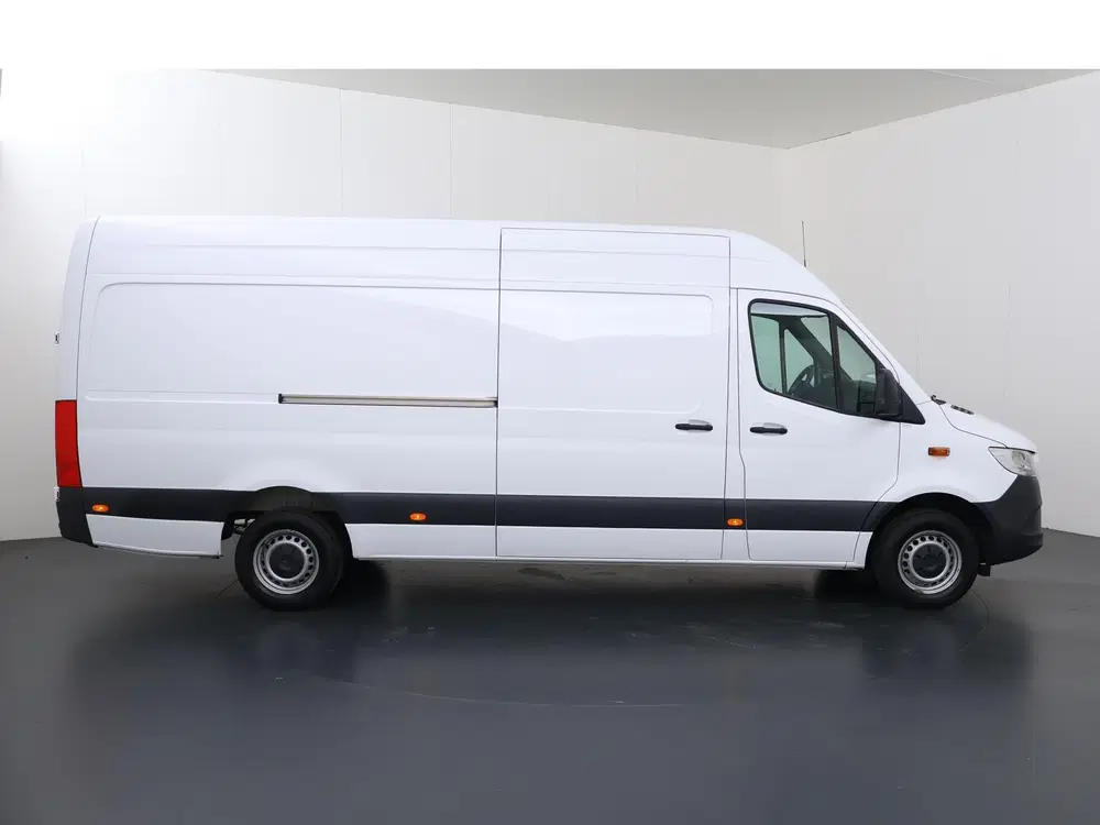 Mercedes-Benz Sprinter 317 CDI uit 2023, foto 6