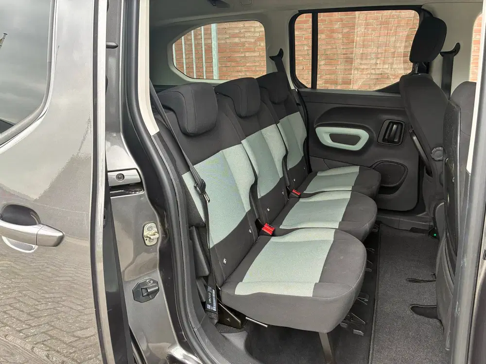 Citroën Berlingo 1.2 Puretech 130pk S&S Eat8 XL 2019 Grijs uit 2019, foto 14