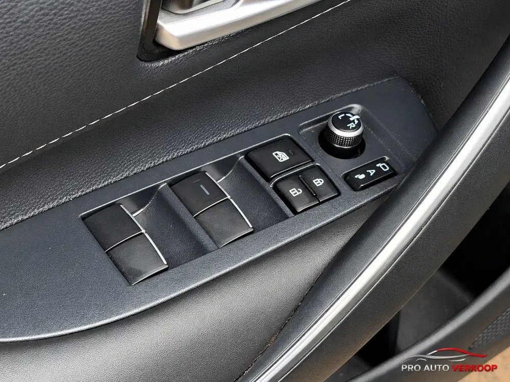 Toyota Corolla Hybrid 140 Active wireless car uit 2024, foto 12