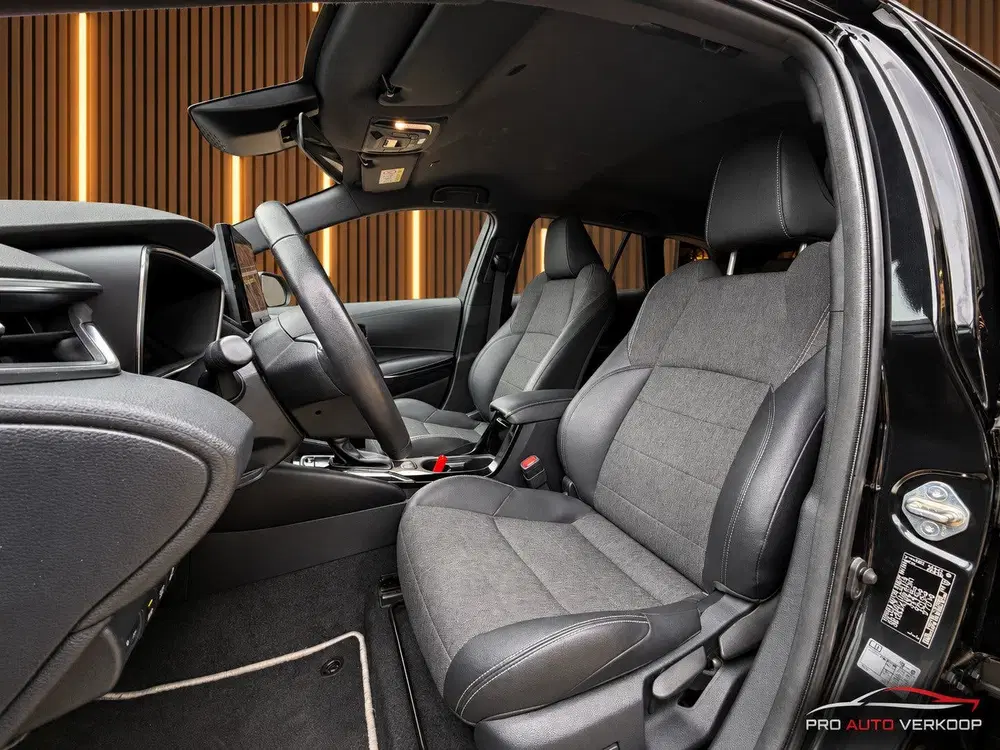 Toyota Corolla Hybrid 140 Active wireless car uit 2024, foto 3