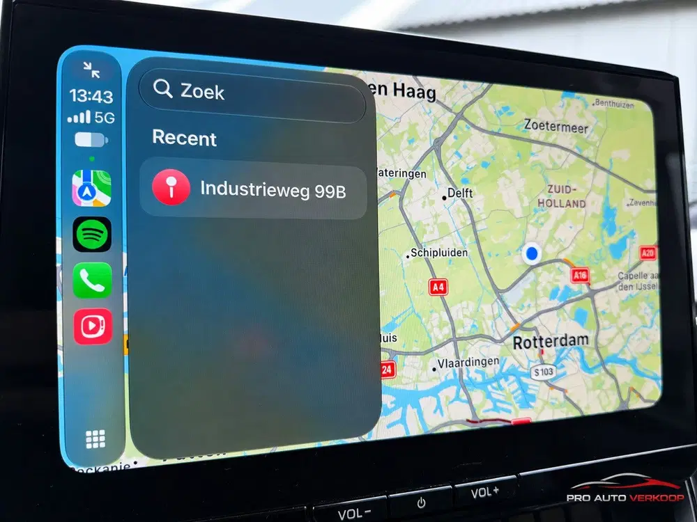 Toyota Corolla Hybrid 140 Active wireless car uit 2024, foto 7