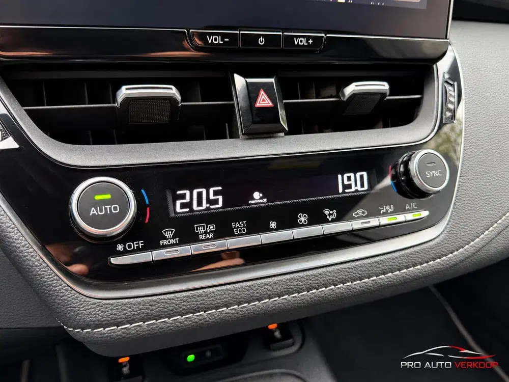Toyota Corolla Hybrid 140 Active wireless car uit 2024, foto 9