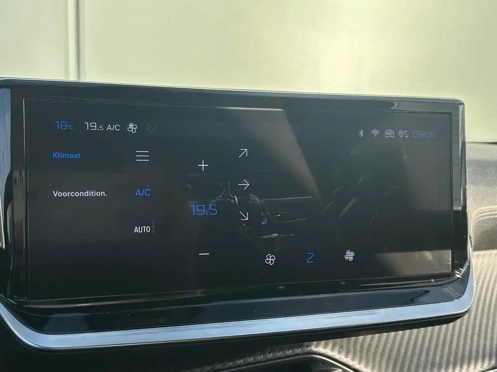 Peugeot 2008 EV GT 54 kWh uit 2023, foto 12