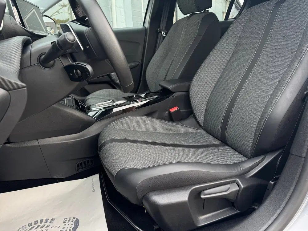 Peugeot 208 1.2 Hybrid 110 e-DCS6 Allure uit 2025, foto 10