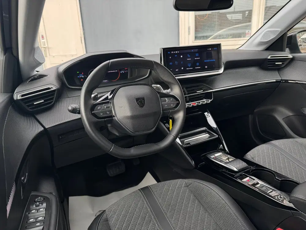 Peugeot 208 1.2 Hybrid 110 e-DCS6 Allure uit 2025, foto 3