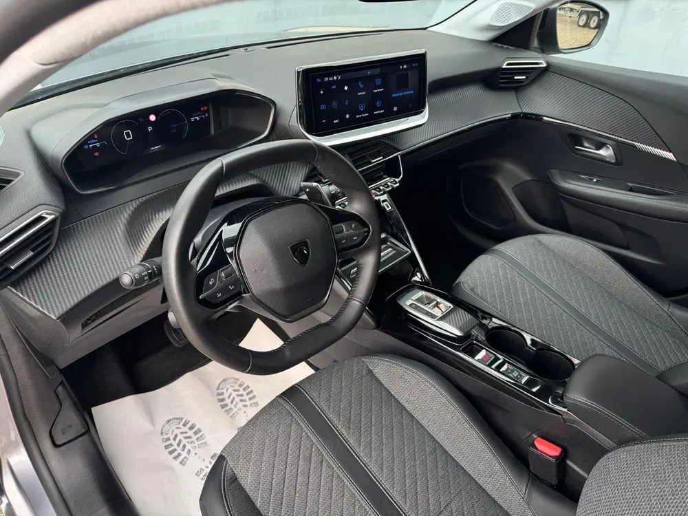 Peugeot 208 1.2 Hybrid 110 e-DCS6 Allure uit 2025, foto 9