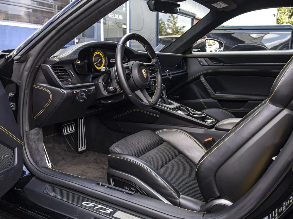 Porsche 911 4.0 GT3 Touring uit 2022, foto 15