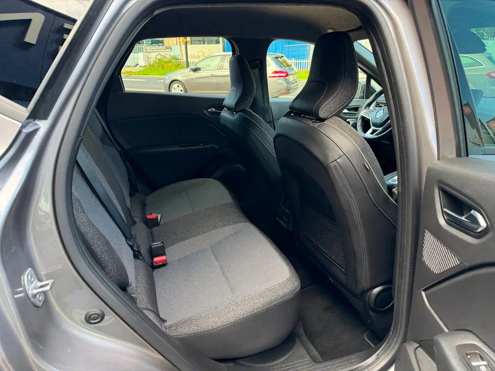 Renault Captur 1.6 E-Tech full hybrid 145 techno AUT uit 2025, foto 10