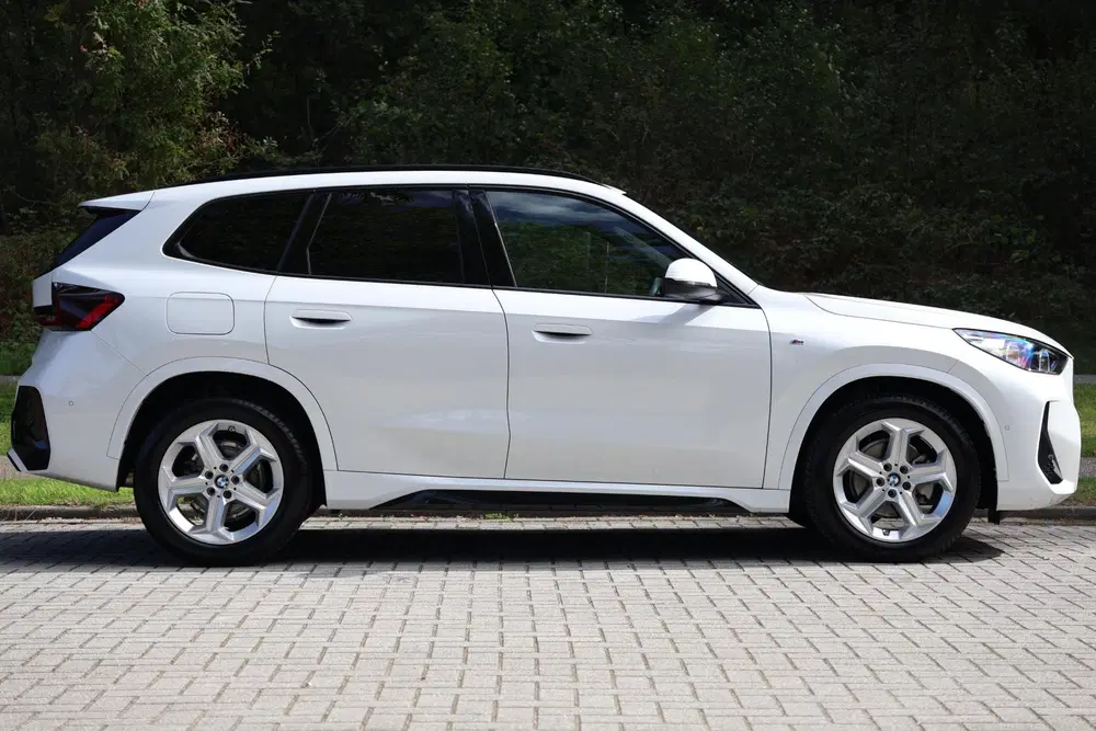 BMW X1 sDrive18i M-Pakket uit 2024, foto 10