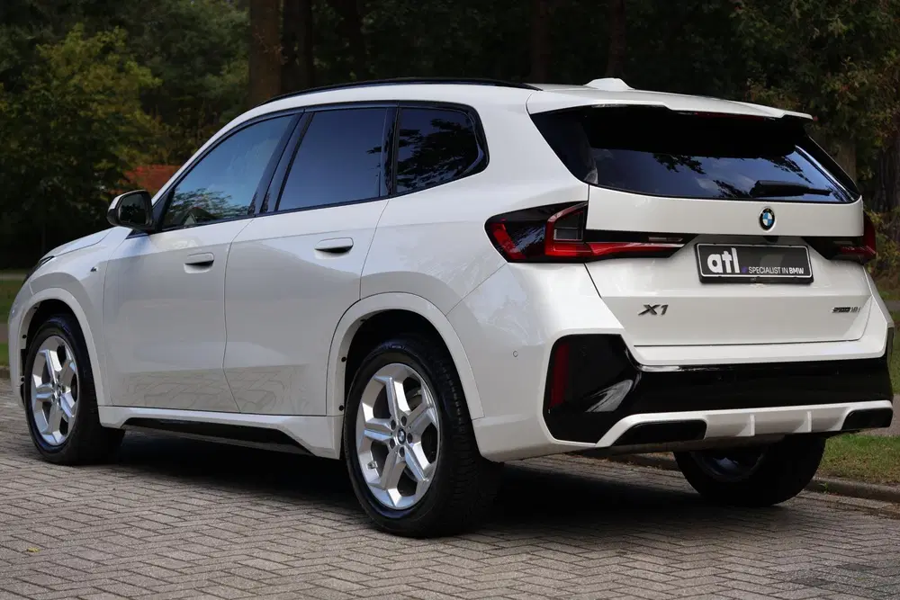 BMW X1 sDrive18i M-Pakket uit 2024, foto 4