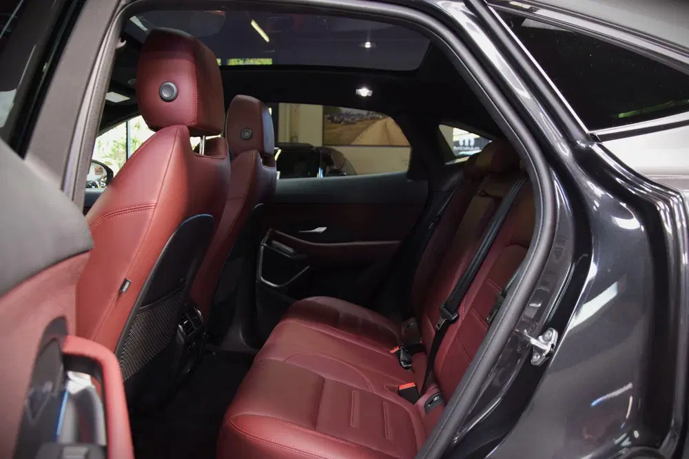 Jaguar E-Pace 1.5 P270e R-Dynamic HSE Navi uit 2025, foto 14
