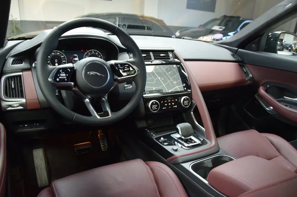 Jaguar E-Pace 1.5 P270e R-Dynamic HSE Navi uit 2025, foto 3