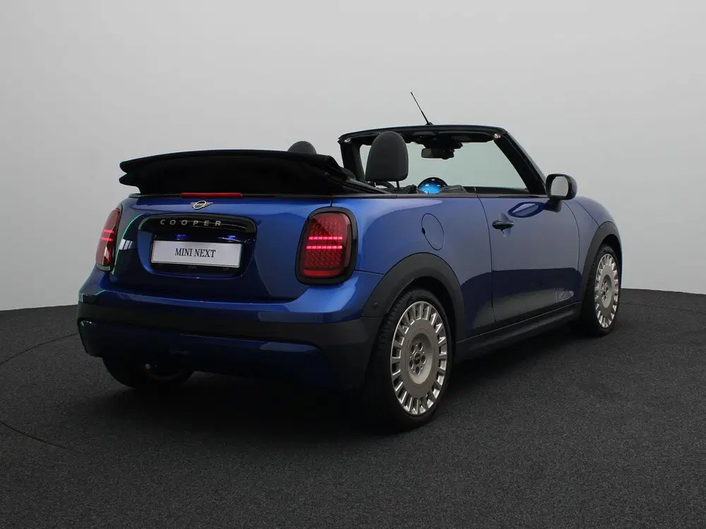 Mini Cabrio Cooper C Pakket M + Stuurwielrand verwarmd uit 2025, foto 2