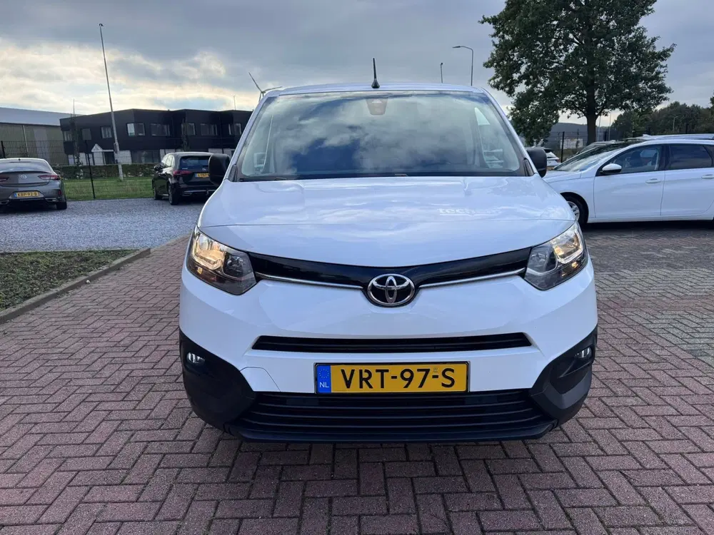 Toyota Proace City 1.5 D-4D Live Automaat Euro 6 uit 2022, foto 2