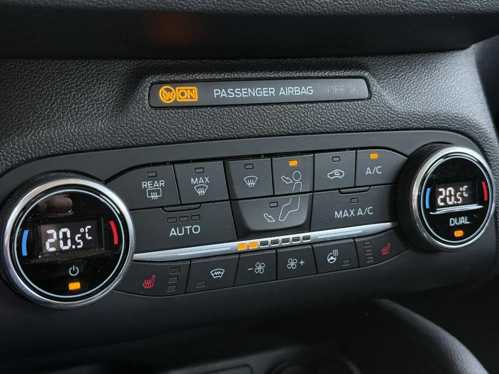 Ford Focus 1.0 EcoBoost Titanium Business uit 2019, foto 13