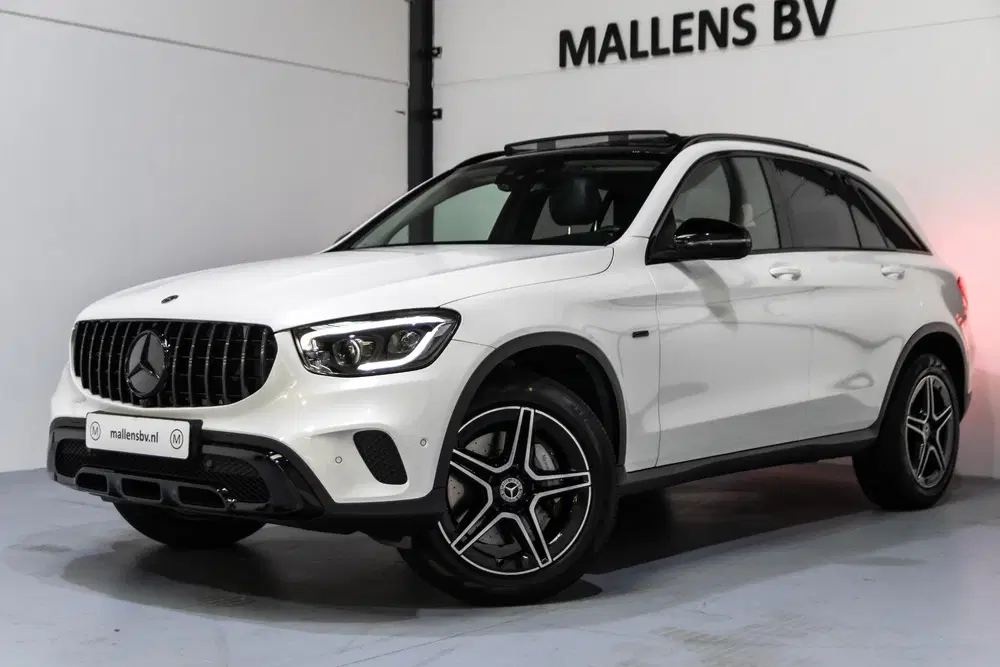 Mercedes-Benz GLC 300e 4MATIC PANO uit 2020
