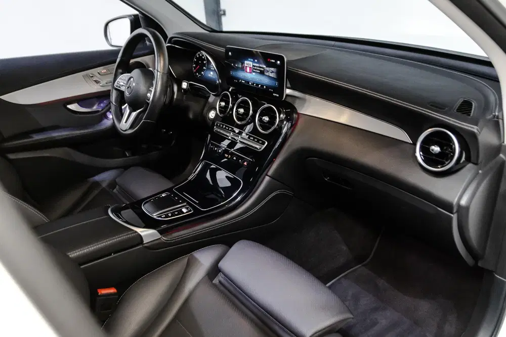 Mercedes-Benz GLC 300e 4MATIC PANO uit 2020, foto 13