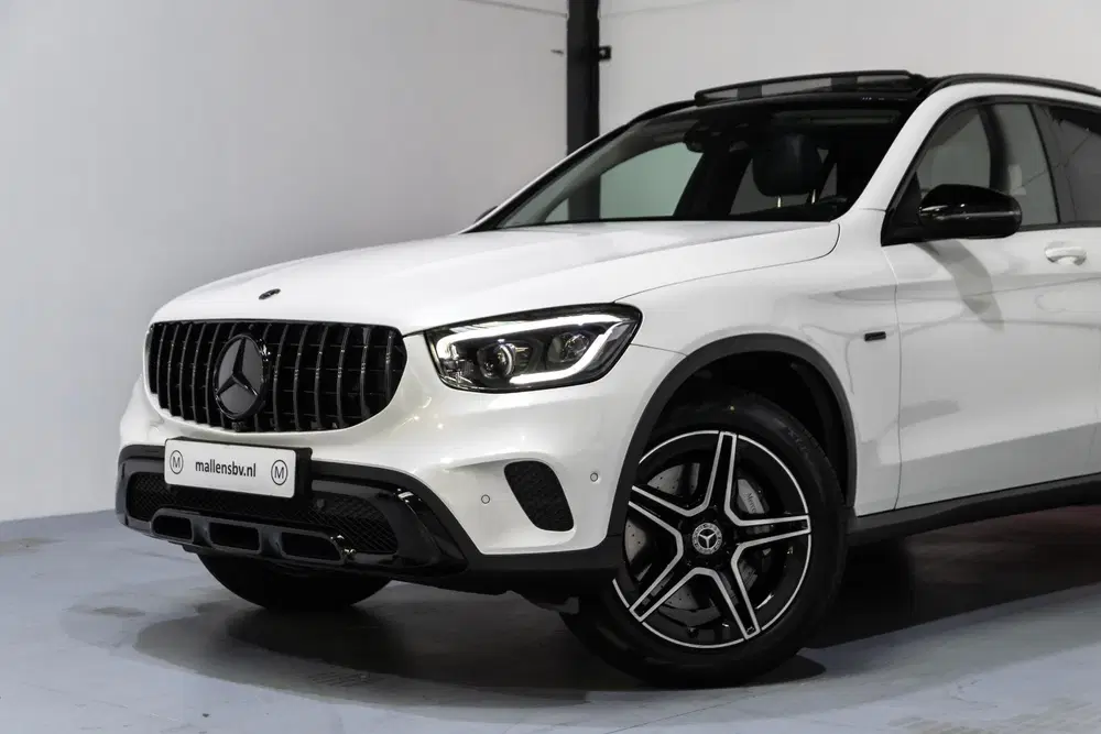 Mercedes-Benz GLC 300e 4MATIC PANO uit 2020, foto 2
