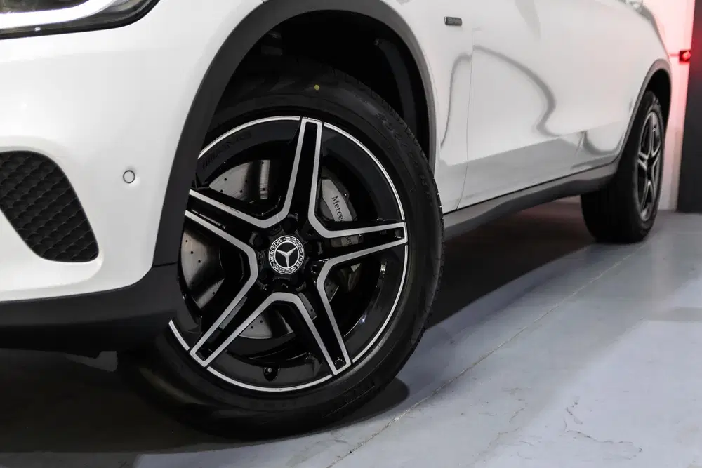 Mercedes-Benz GLC 300e 4MATIC PANO uit 2020, foto 6