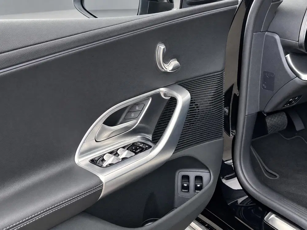 Mercedes-Benz C-Klasse 400 4MATIC Business Solution Luxury uit 2026, foto 9