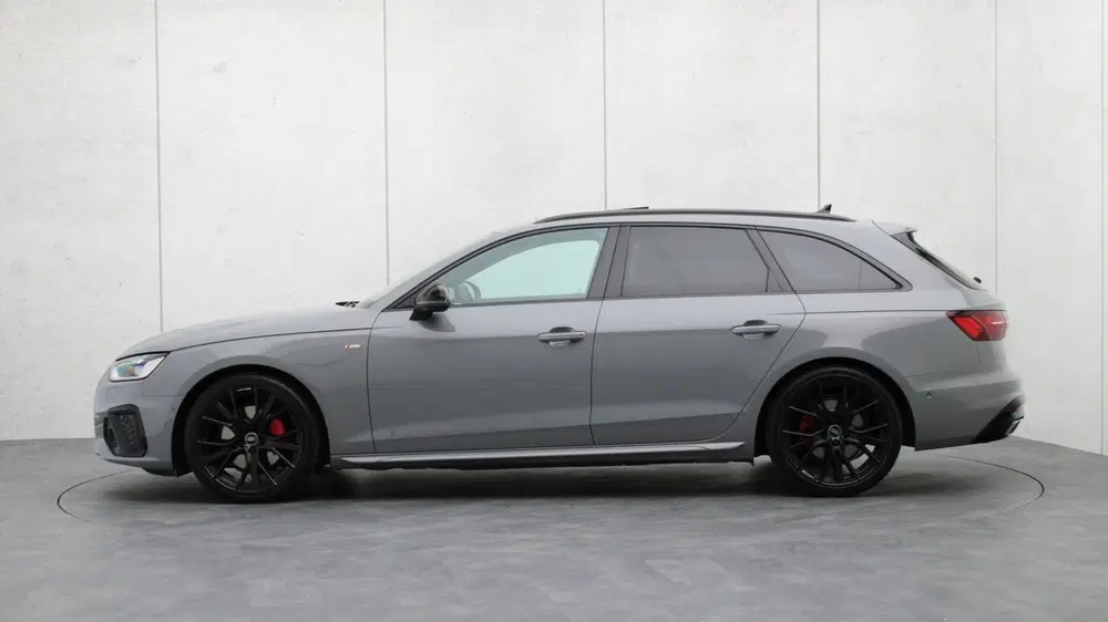 Audi A4 40 TFSI quattro S edition Competition uit 2024, foto 2