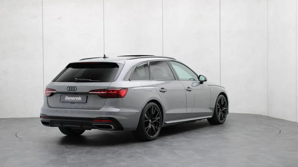 Audi A4 40 TFSI quattro S edition Competition uit 2024, foto 4