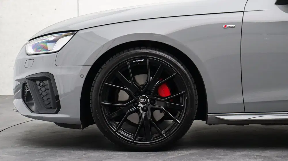 Audi A4 40 TFSI quattro S edition Competition uit 2024, foto 6