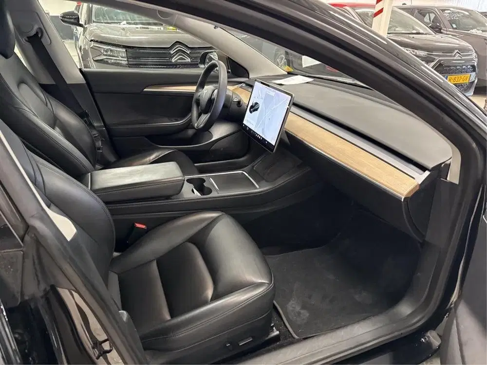 Tesla Model 3 uit 2021, foto 7