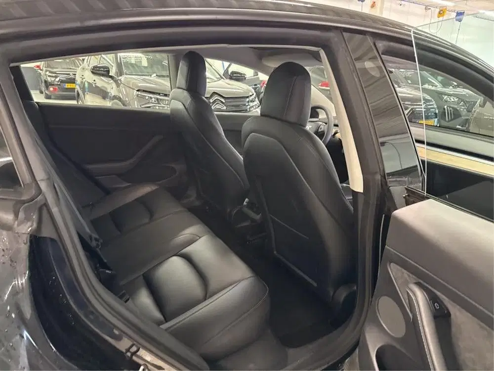 Tesla Model 3 uit 2021, foto 8