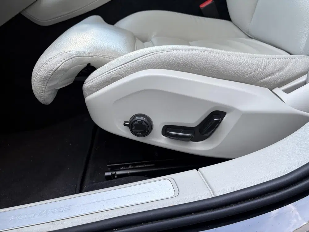 Volvo V60 2.0 T6 Plug-in Hybrid AWD Ultimate Dark uit 2022, foto 15