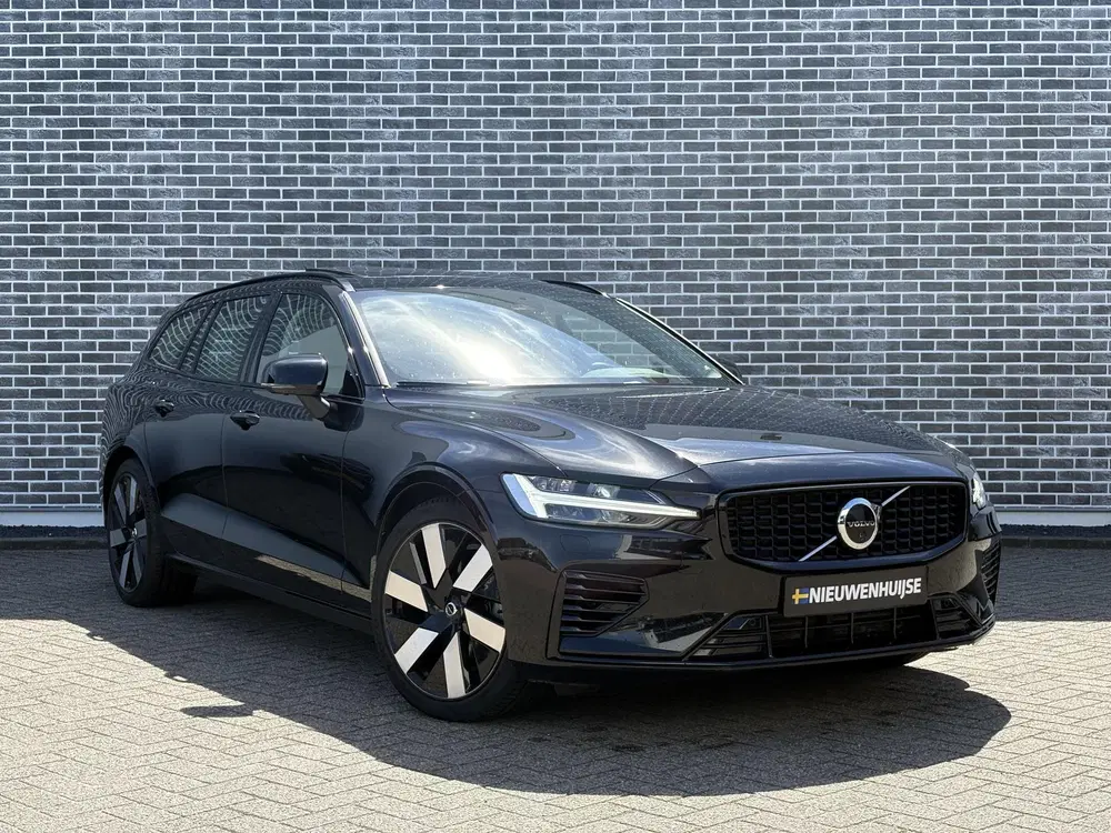 Volvo V60 2.0 T6 Plug-in Hybrid AWD Ultimate Dark uit 2022, foto 3