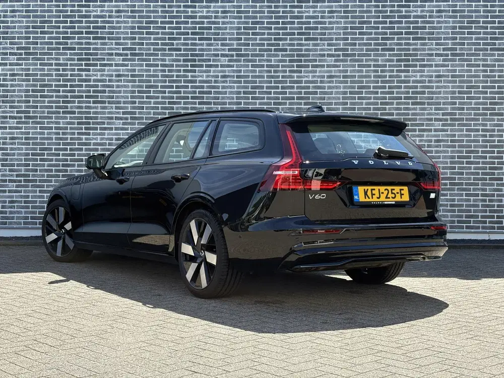 Volvo V60 2.0 T6 Plug-in Hybrid AWD Ultimate Dark uit 2022, foto 4