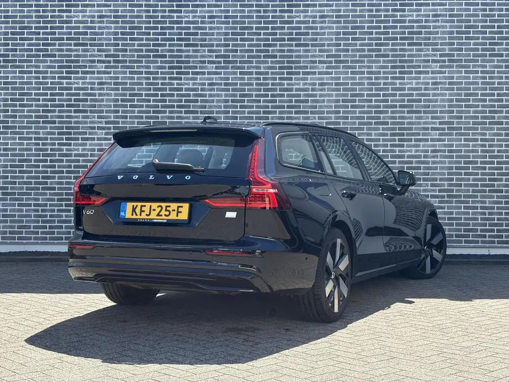Volvo V60 2.0 T6 Plug-in Hybrid AWD Ultimate Dark uit 2022, foto 6