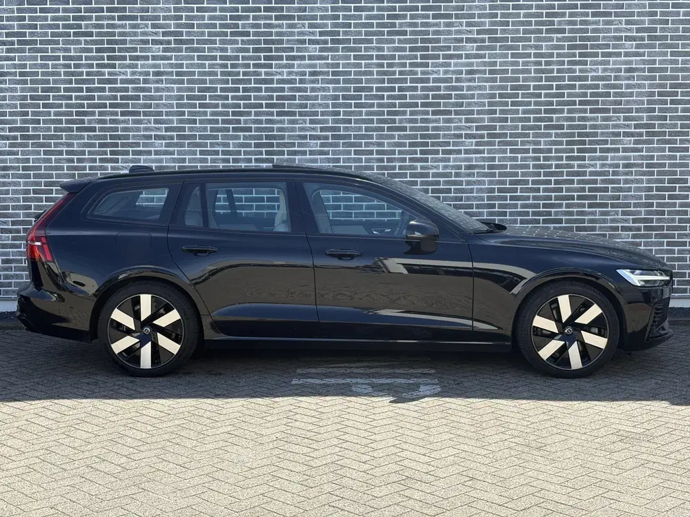 Volvo V60 2.0 T6 Plug-in Hybrid AWD Ultimate Dark uit 2022, foto 7