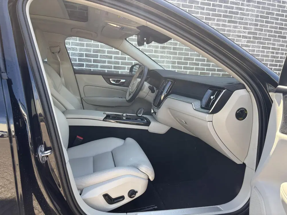 Volvo V60 2.0 T6 Plug-in Hybrid AWD Ultimate Dark uit 2022, foto 8