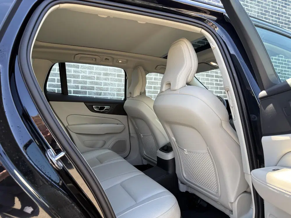 Volvo V60 2.0 T6 Plug-in Hybrid AWD Ultimate Dark uit 2022, foto 9