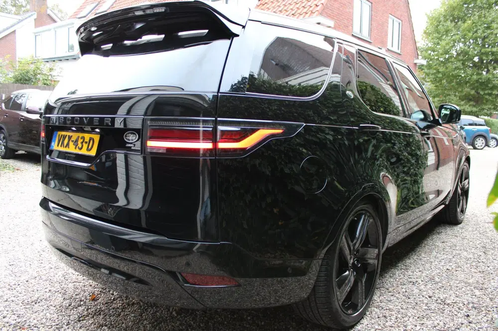 Land Rover Discovery 3.0 D300 R-Dynamic HSE uit 2021, foto 4