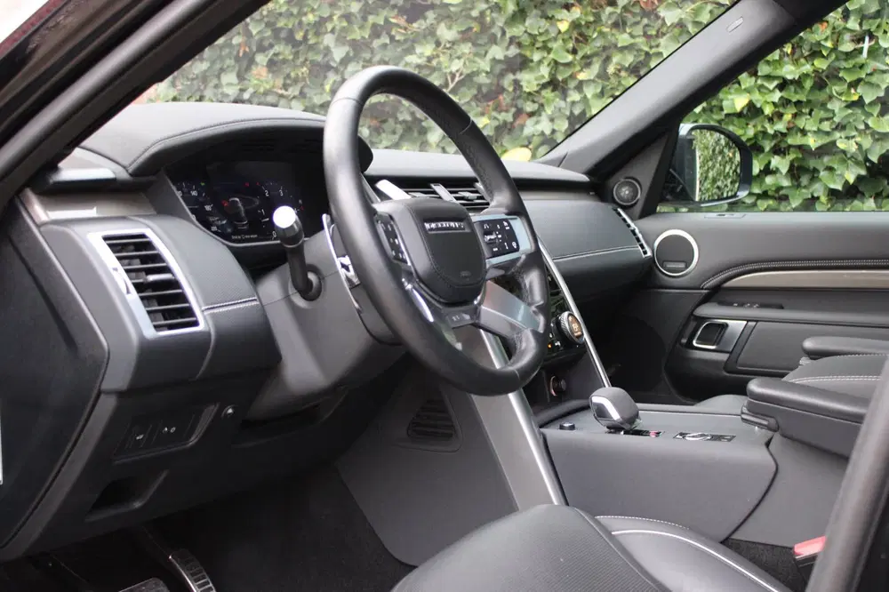 Land Rover Discovery 3.0 D300 R-Dynamic HSE uit 2021, foto 5
