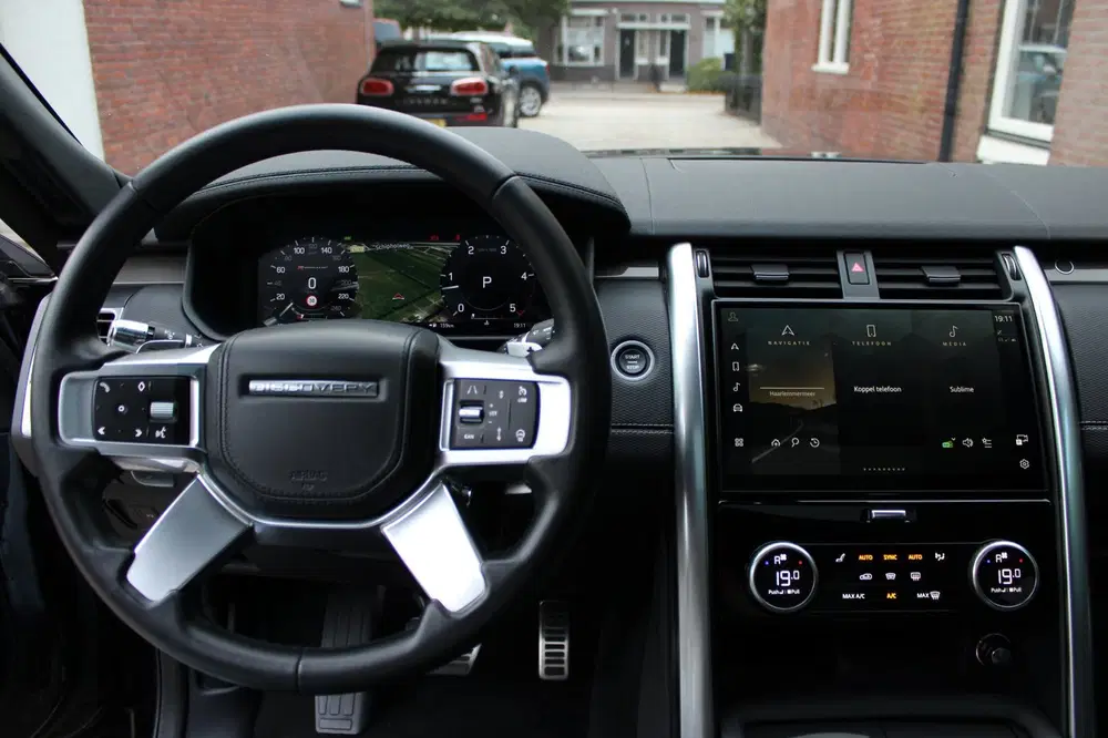 Land Rover Discovery 3.0 D300 R-Dynamic HSE uit 2021, foto 6