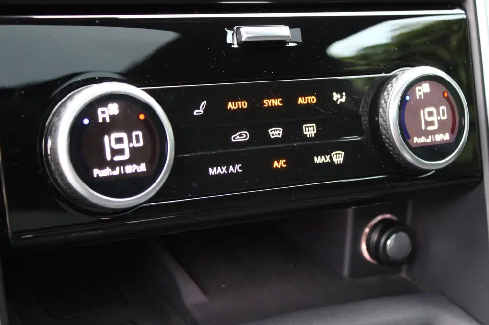 Land Rover Discovery 3.0 D300 R-Dynamic HSE uit 2021, foto 8