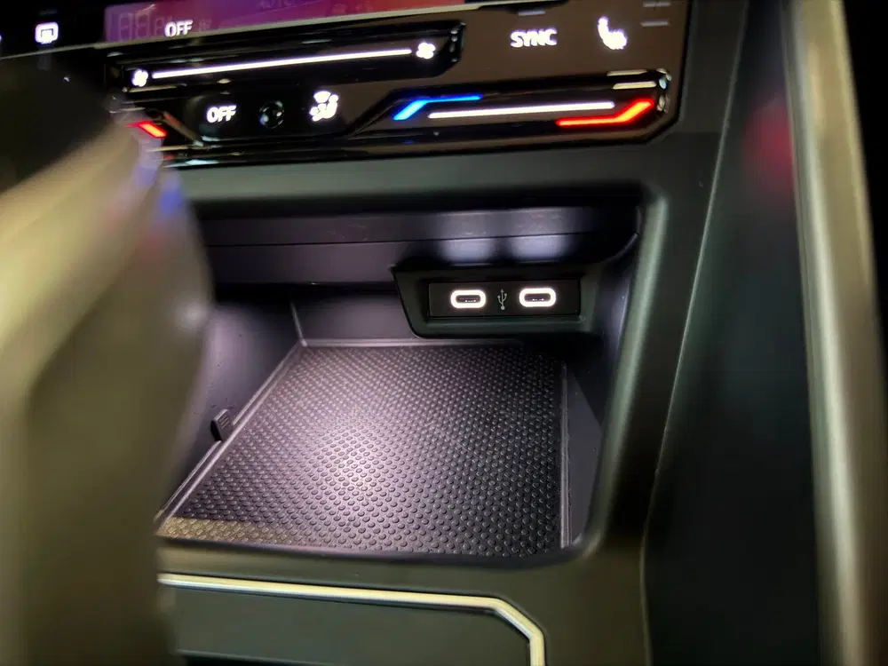 Volkswagen Taigo 1.5 TSI 3xR-Line PANO CAM CARPLAY IQ Ascot uit 2022, foto 15