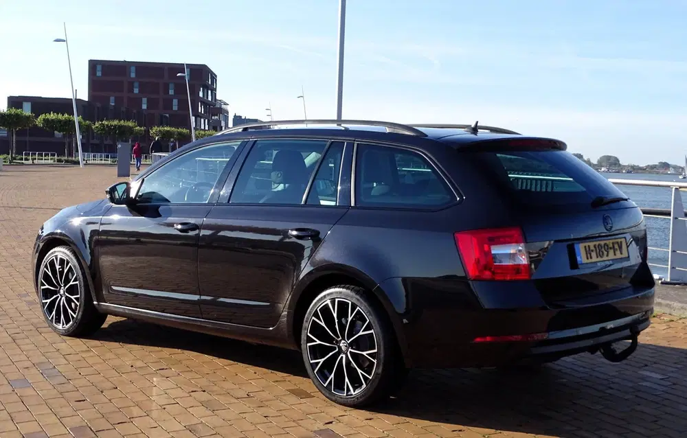 Skoda Octavia 1.5 TSI 150pk DSG Carplay 18 inch Led uit 2020, foto 6