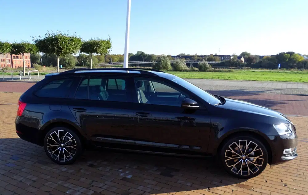 Skoda Octavia 1.5 TSI 150pk DSG Carplay 18 inch Led uit 2020, foto 9