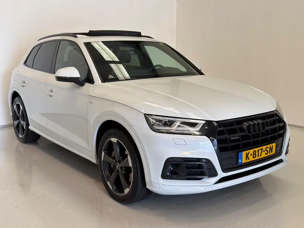 Audi Q5 3.0 TDI Quattro Sport S Line Black Edition uit 2019, foto 2