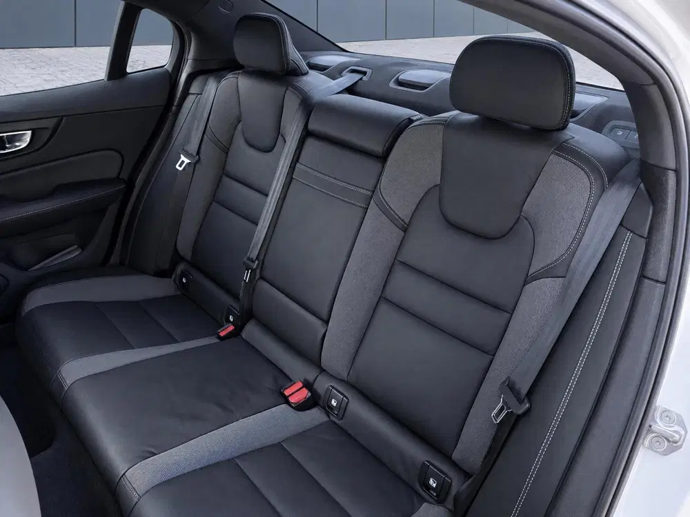 Volvo S60 2.0 B3 R-Design uit 2021, foto 15