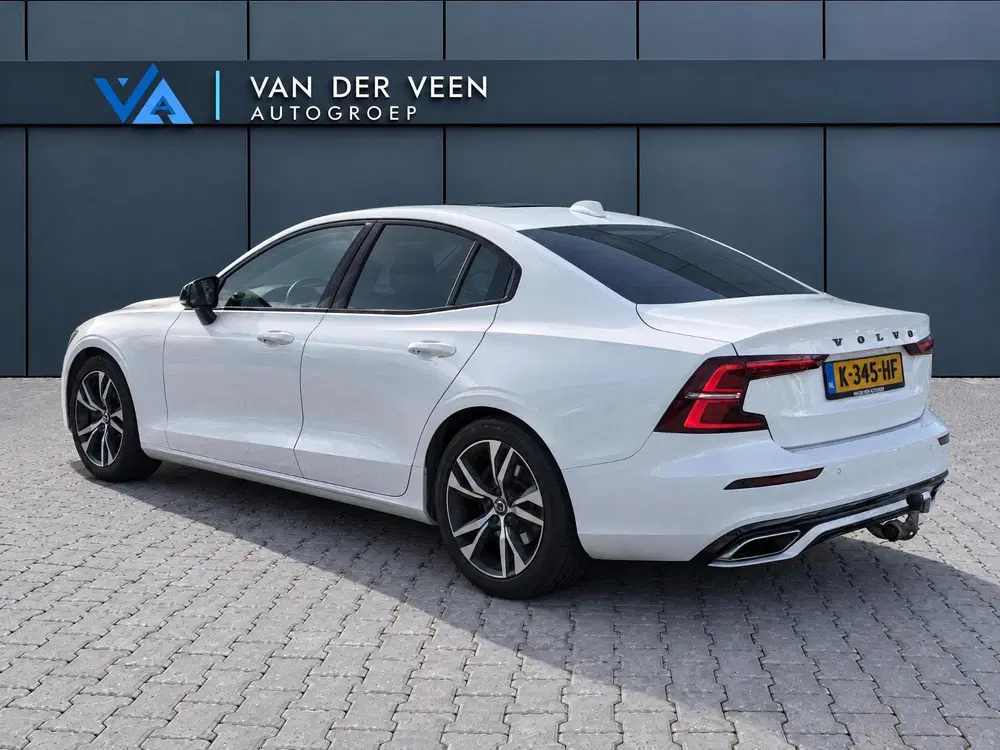 Volvo S60 2.0 B3 R-Design uit 2021, foto 2
