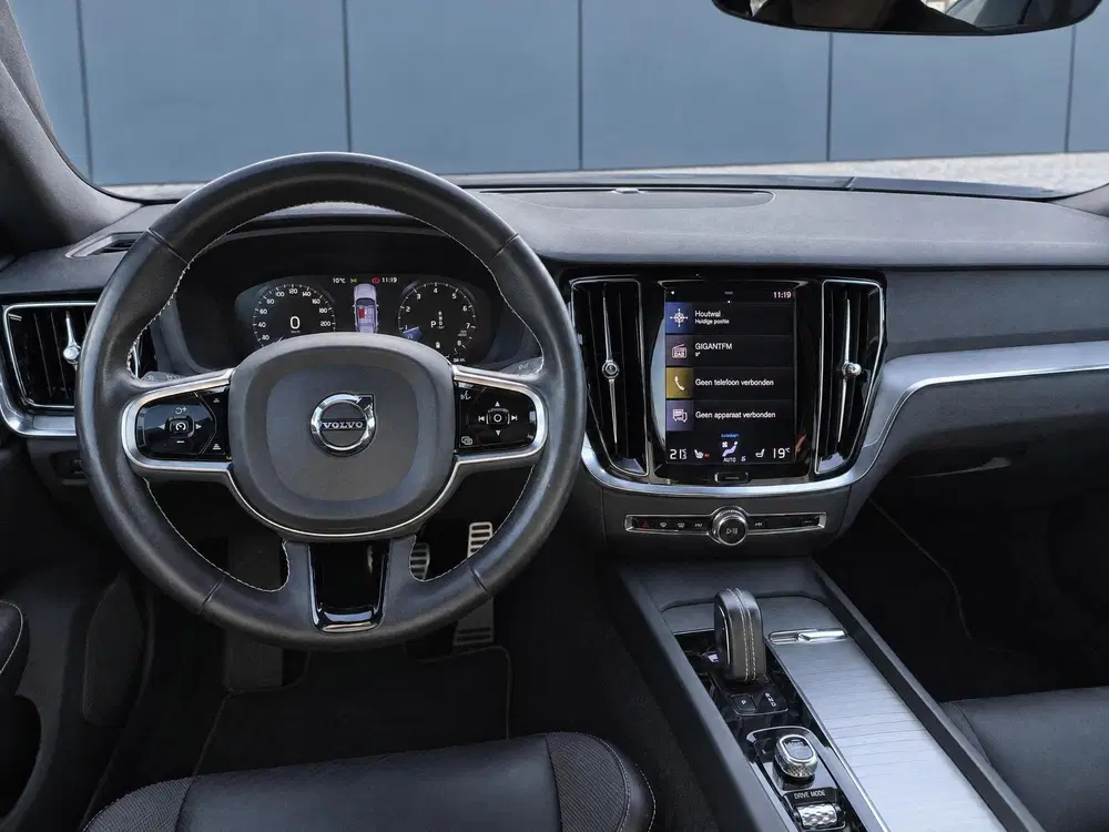 Volvo S60 2.0 B3 R-Design uit 2021, foto 3