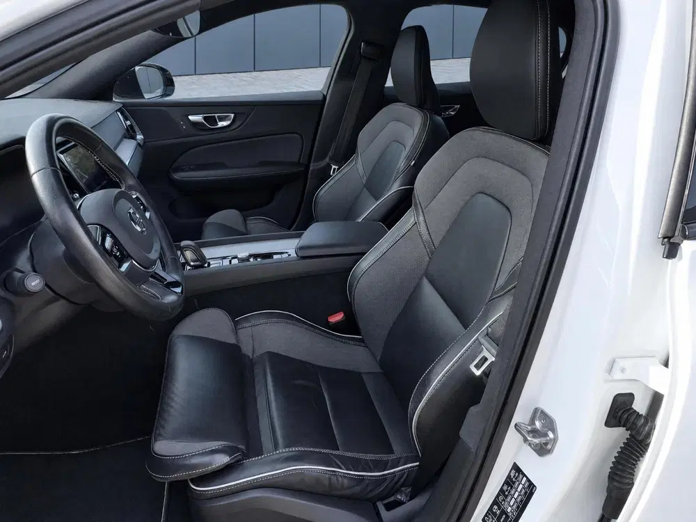 Volvo S60 2.0 B3 R-Design uit 2021, foto 4