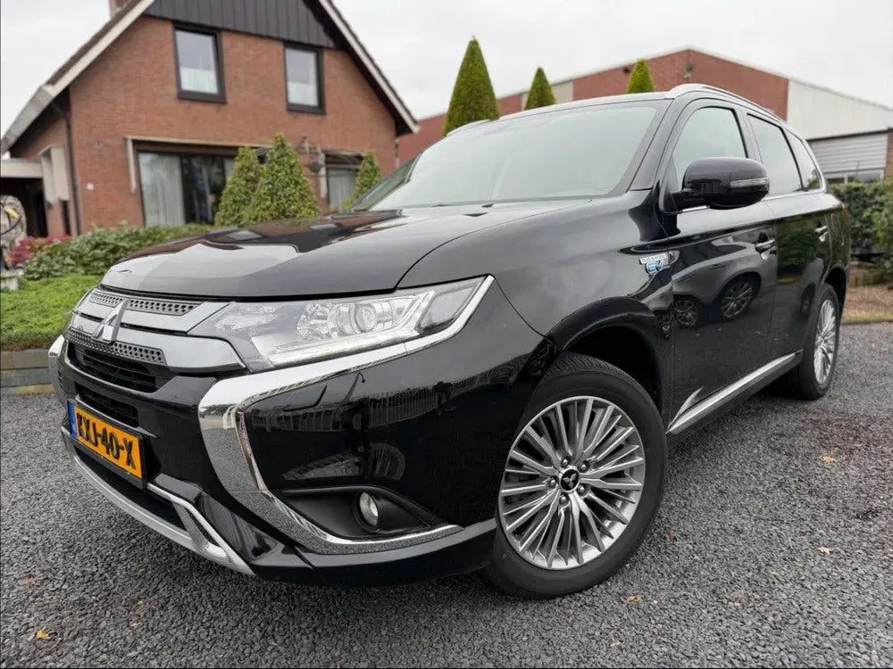 Mitsubishi Outlander 2.4 PHEV PURE+ 4WD Dealeronderhouden sl uit 2021