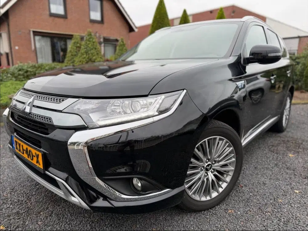 Mitsubishi Outlander 2.4 PHEV PURE+ 4WD Dealeronderhouden sl uit 2021, foto 2